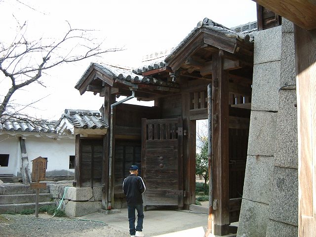 松山・松山城・中庭と外庭をつなぐ仕切門の写真の写真