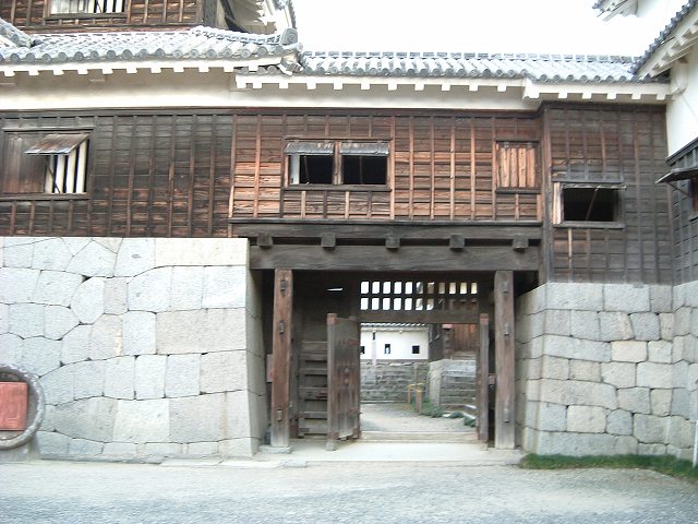 松山・松山城・正面から見る筋鉄門の写真の写真