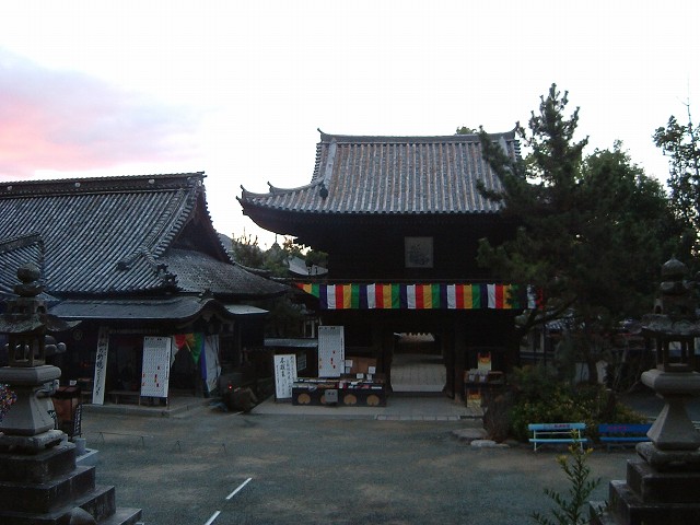 松山・石手寺・境内から見る仁王門の写真の写真