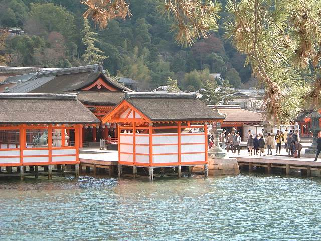 世界遺産・宮島・まるで水に浮かんでいるかのような厳島神社の写真の写真