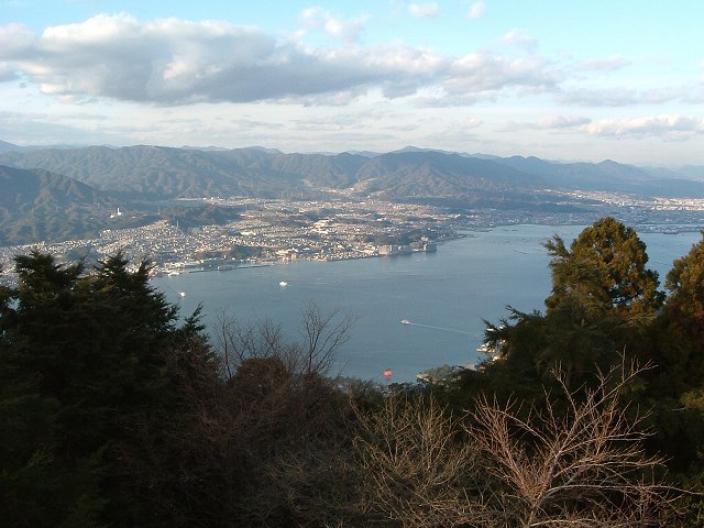 世界遺産・宮島・弥山・山頂から見る廿日市の市街地の写真の写真