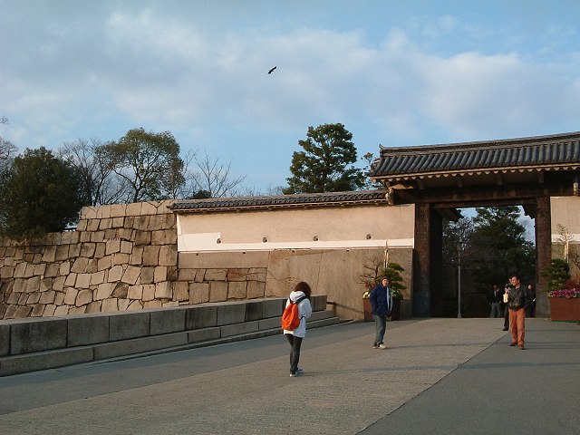 特別史跡・大阪・大阪城・桜門と左側の塀の写真の写真