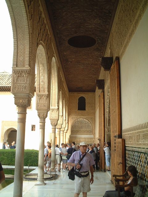 グラナダ・アルハンブラ宮殿・アラヤネスの中庭の回廊の写真の写真