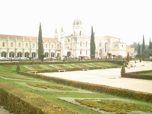 リスボン・ジェロニモス修道院前の庭園の写真の写真