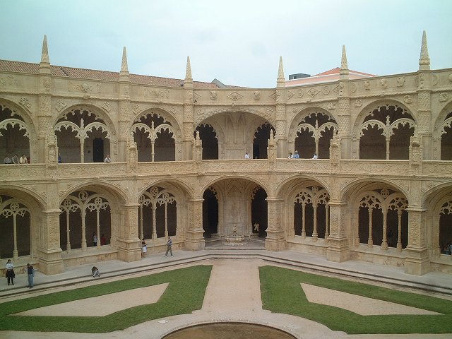 リスボン・ジェロニモス修道院・装飾が美しいい回廊の写真の写真