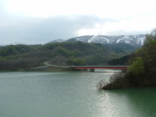 夏油大橋から見る入畑ダムと夏油高原の写真の写真
