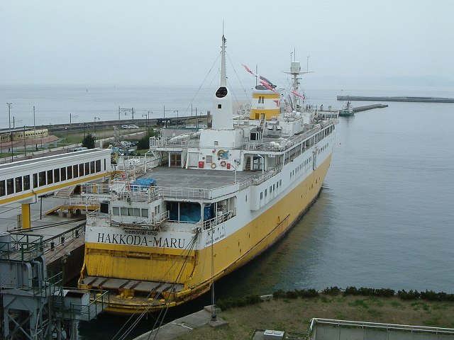 青森・青函連絡船・上から見る八甲田丸の写真の写真