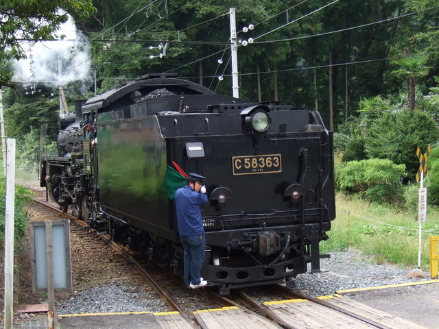 蒸気機関車(SL)のC58・入れ替え中のSLの写真の写真