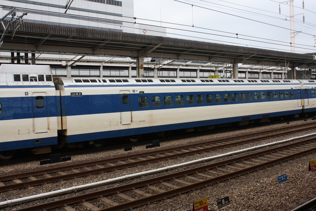 新幹線０系・５号車・「25-7008」の写真の写真