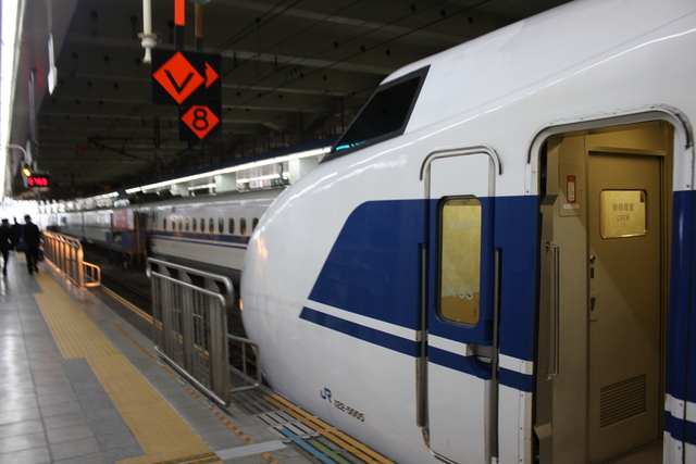 新幹線１００系・旧塗装・先頭部分の写真の写真