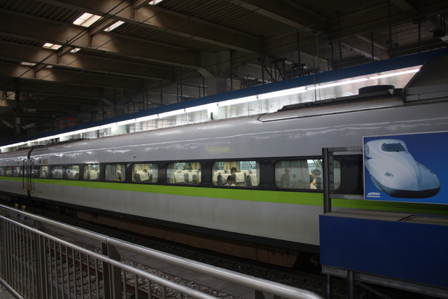 １００系新幹線・新塗装・１号車から見る２号車の写真の写真