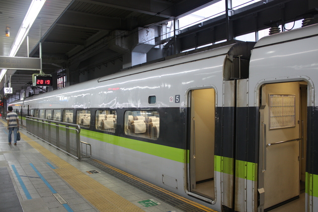１００系新幹線・新塗装・中間車９の写真の写真