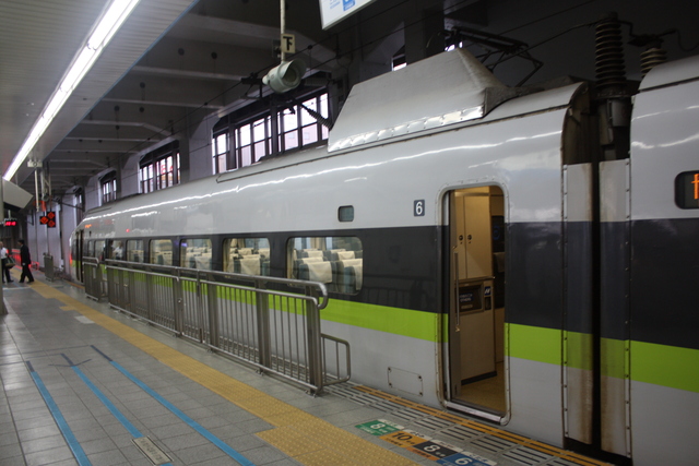 １００系新幹線・新塗装・中間車１１の写真の写真