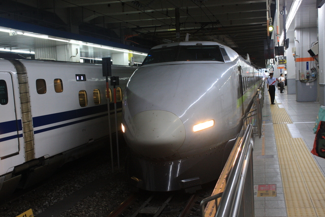 １００系新幹線・新塗装・先頭車１３の写真の写真
