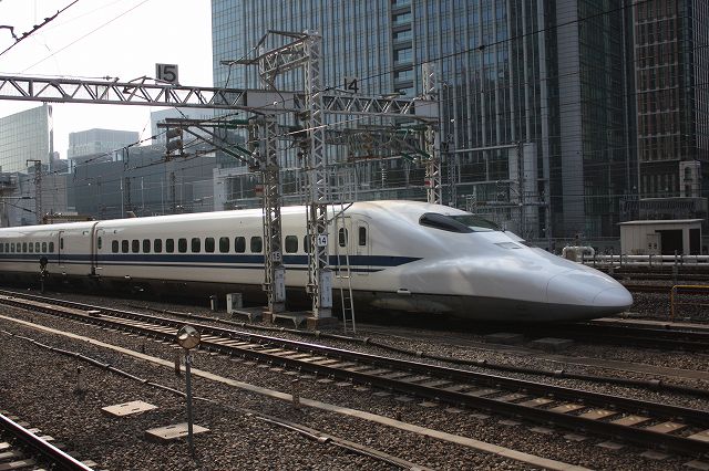 新幹線700系・東京駅を出発の写真の写真