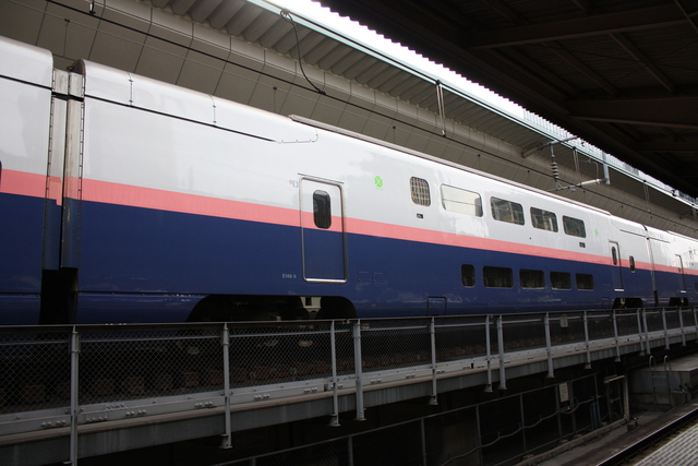 新幹線E1系・在来線ホームから見るの写真の写真