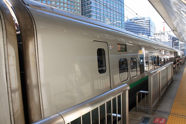新幹線E3系2000番台・ホームから見る15号車(東京側)の写真の写真