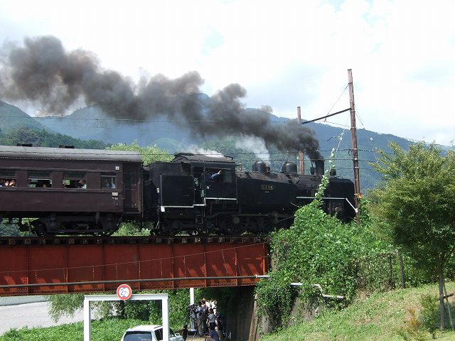蒸気機関車(SL)のC11 312・黒い煙の写真の写真