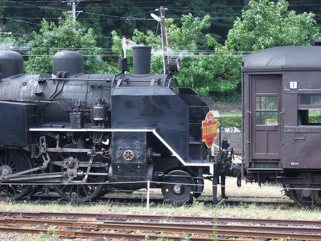 蒸気機関車(SL)のC11 312・前方従台車の写真の写真