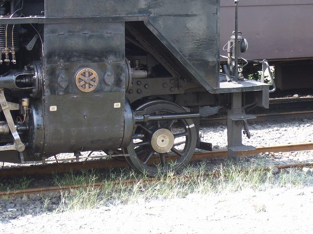 蒸気機関車(SL)のC11 190・1軸の前方従台車の写真の写真