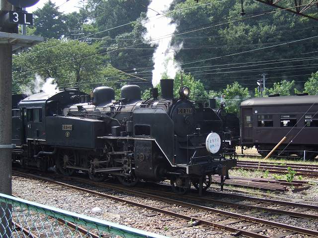 蒸気機関車(SL)のC11 227・白煙を上げるの写真の写真