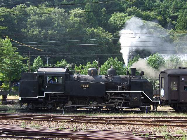 蒸気機関車(SL)のC11 312・真横の写真の写真