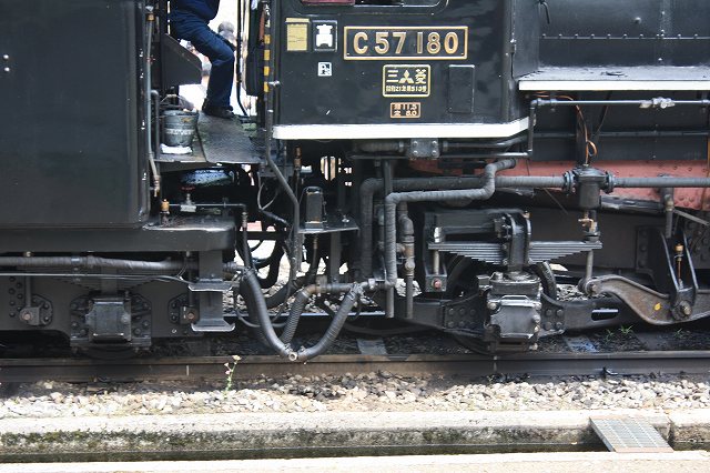 蒸気機関車C57 180号機・機関車と炭水車の連結部分の写真の写真