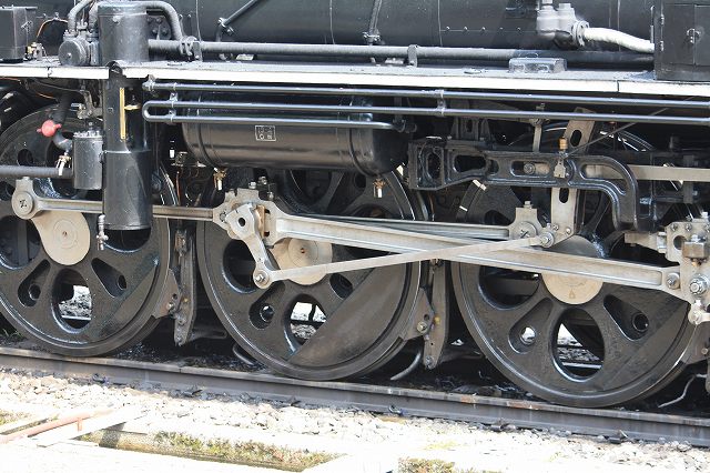 蒸気機関車C57 180号機・中央の動輪の写真の写真