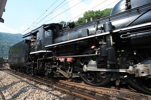 蒸気機関車C57 180号機・線路の入れ替えに向かうの写真の写真
