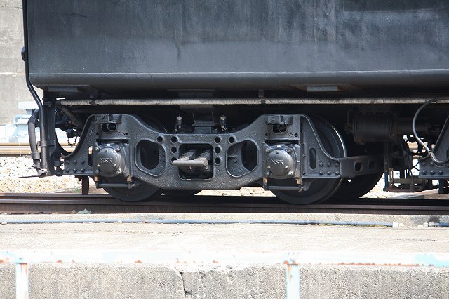 蒸気機関車C61 20号機・C61 20号機・炭水車の後方2軸の台車の写真の写真