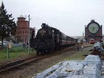 蒸気機関車(SL)のC11 325・真岡駅を出発