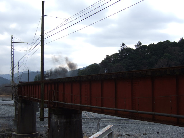 蒸気機関車(SL)のC10・橋で撮影の写真の写真