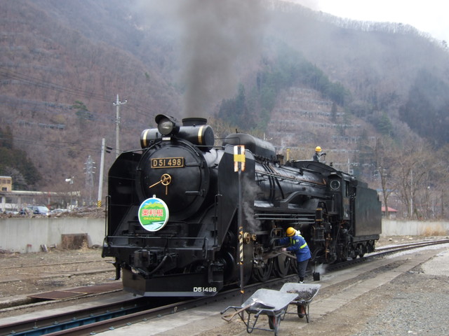 蒸気機関車(SL)のD51・黒鉛を噴出すデゴイチの写真の写真