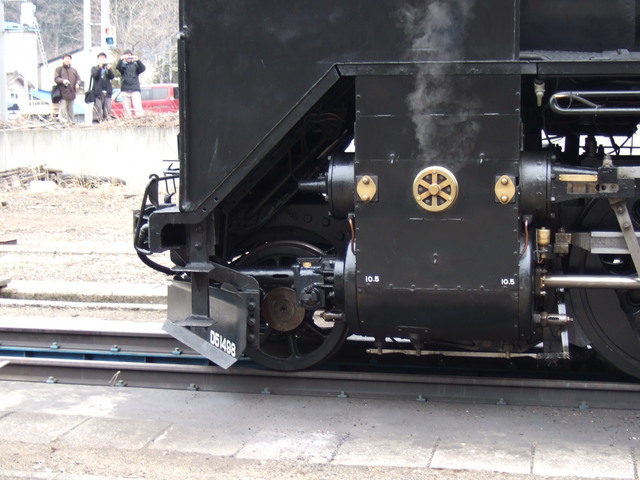 蒸気機関車(SL)のD51・1軸の前方の従台車の写真の写真