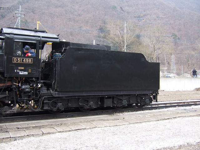 蒸気機関車(SL)のD51・斜め前方から見るテンダーの写真の写真