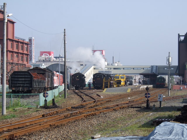 蒸気機関車(SL)のC11 325・出発待ちのSLの写真の写真