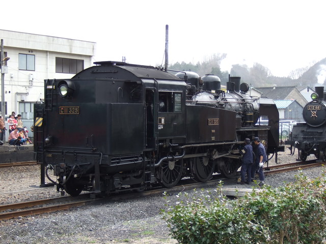 蒸気機関車(SL)のC11 325・斜め後ろ姿の写真の写真