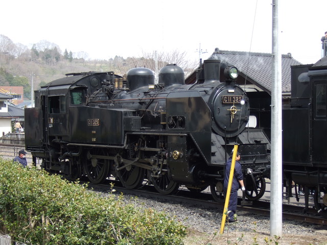 蒸気機関車(SL)のC11 325・斜め前の姿の写真の写真
