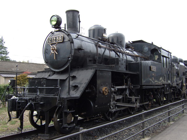 蒸気機関車(SL)のC12 66・斜め横の姿の写真の写真