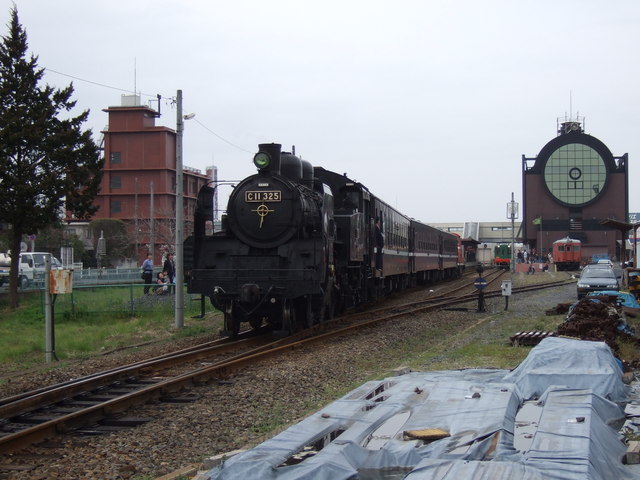 蒸気機関車(SL)のC11 325・真岡駅を出発の写真の写真