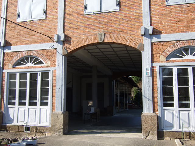 世界遺産暫定リスト・富岡製糸場と絹産業遺産群・東繭倉庫の入り口の写真の写真
