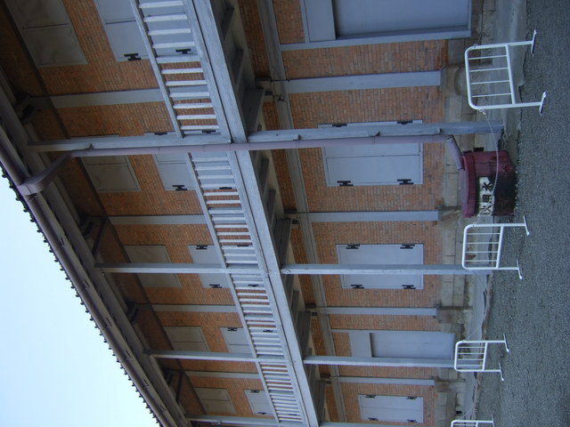 世界遺産暫定リスト・富岡製糸場と絹産業遺産群・中庭から見る東繭倉庫の写真の写真