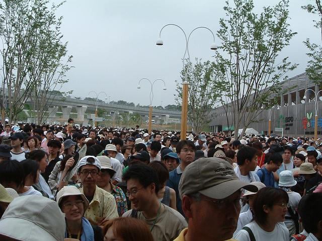 長久手会場・入場開始前の混雑の写真の写真