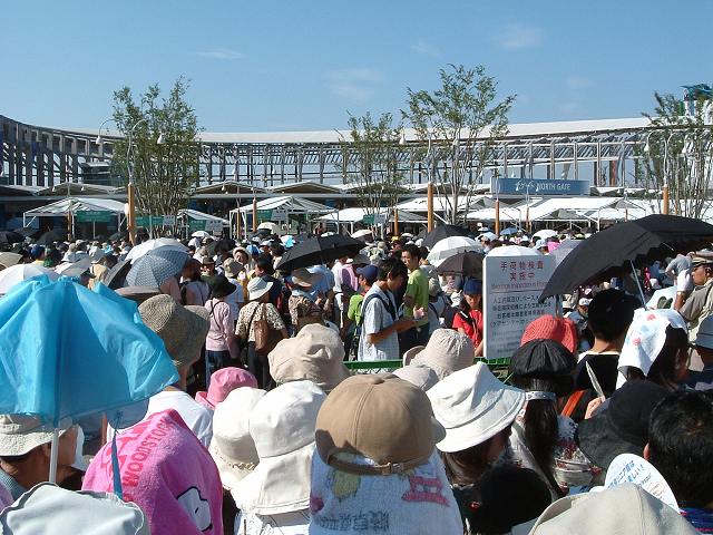 長久手会場・時間が遅くなると入場ゲートが大混雑の写真の写真