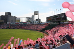 広島市民球場・ピンク色の風船