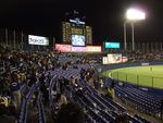野球場・神宮球場・徐々に暗くなっていく感じがする観客席