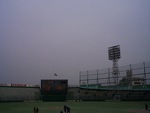 野球場・川崎球場・曇り空