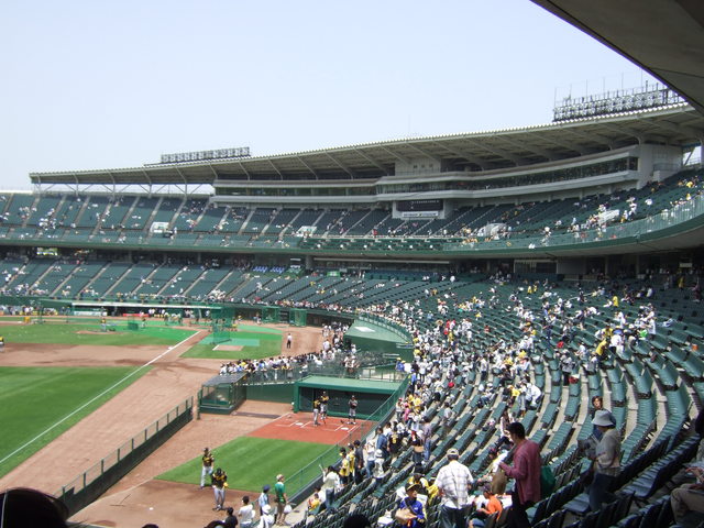 野球場・グリーンスタジア・アルペンスタンドから見る内野席の観客席ムの写真の写真
