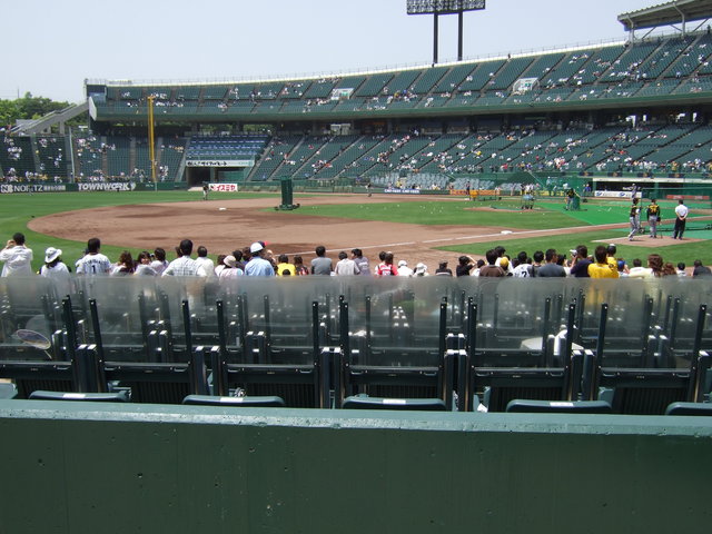 野球場・グリーンスタジアム・砂被りシートからグランドを眺めるの写真の写真