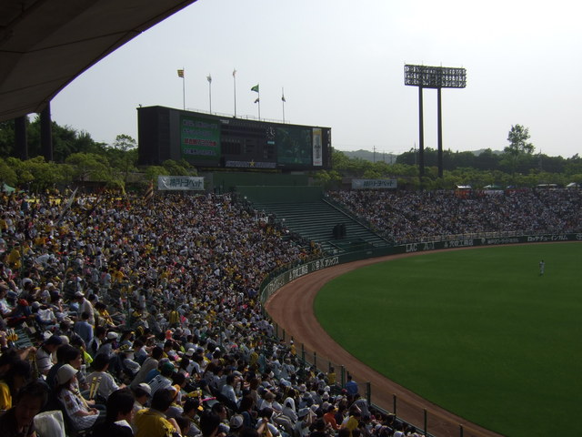 野球場・グリーンスタジアム・試合終盤の観客席の写真の写真